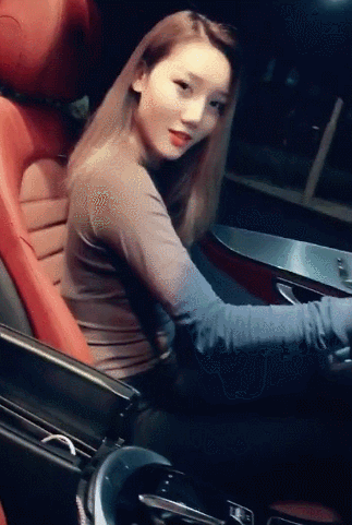 气质女神美女可爱gif动图_动态图_表情包下载_soogif