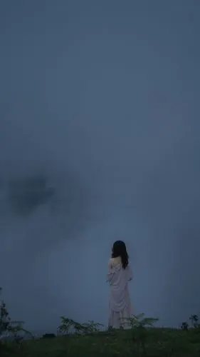 唯美山顶意境美女高清手机壁纸