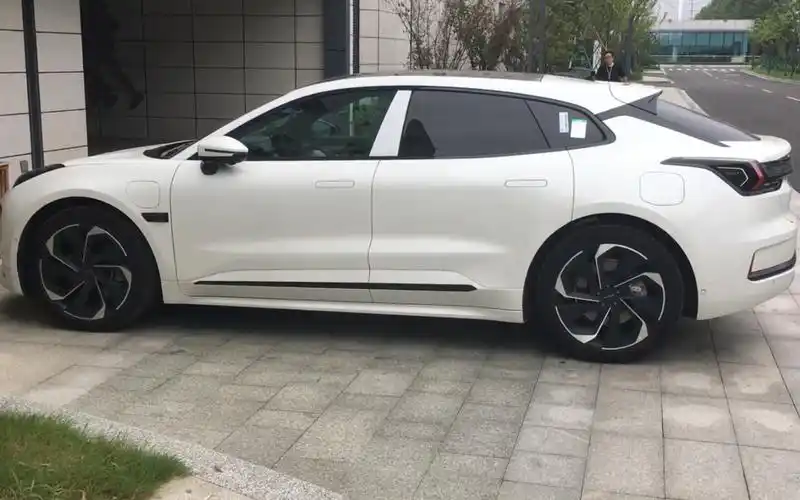 极氪001纯白弧光幻影轮毂第一集是空气动力学轮毂