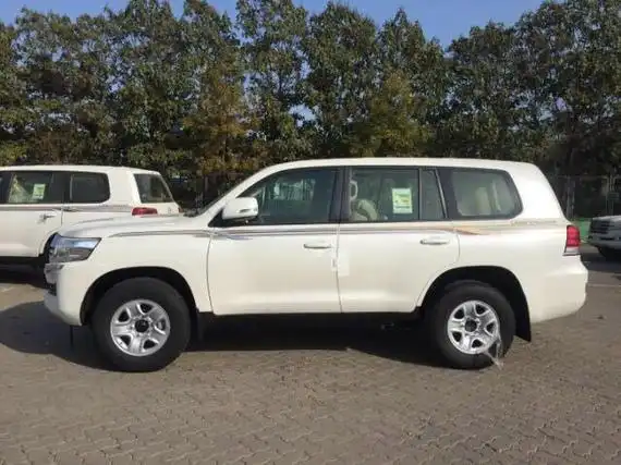 兰德酷路泽车系在外观方面一直都不张扬,不过整个车系一直都将品牌