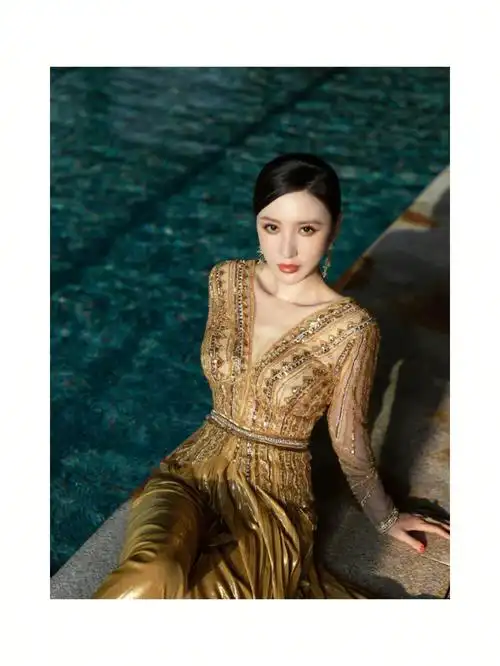 为艺人张萌造型的盛典造型合集