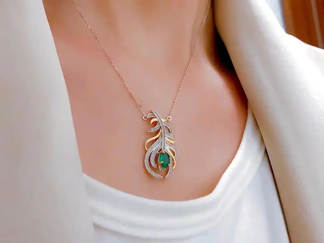 18k金赞比亚祖母绿羽毛项链吊坠