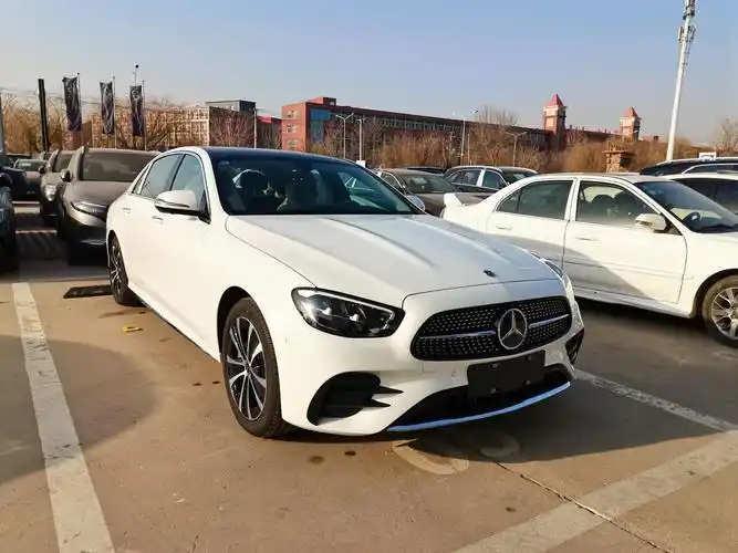 奔驰e350el插电混动轿车