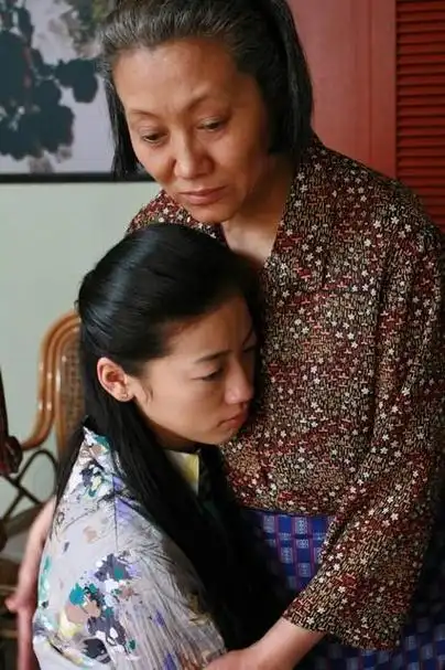 平时少有参演影视剧,直到2009年,她才在电视剧《非亲姐妹》中出演角色