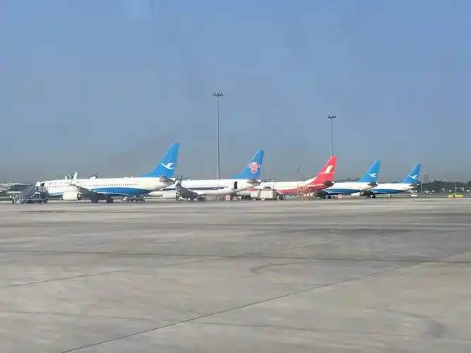 天津滨海国际机场停机坪早晨7点半实拍各种飞机