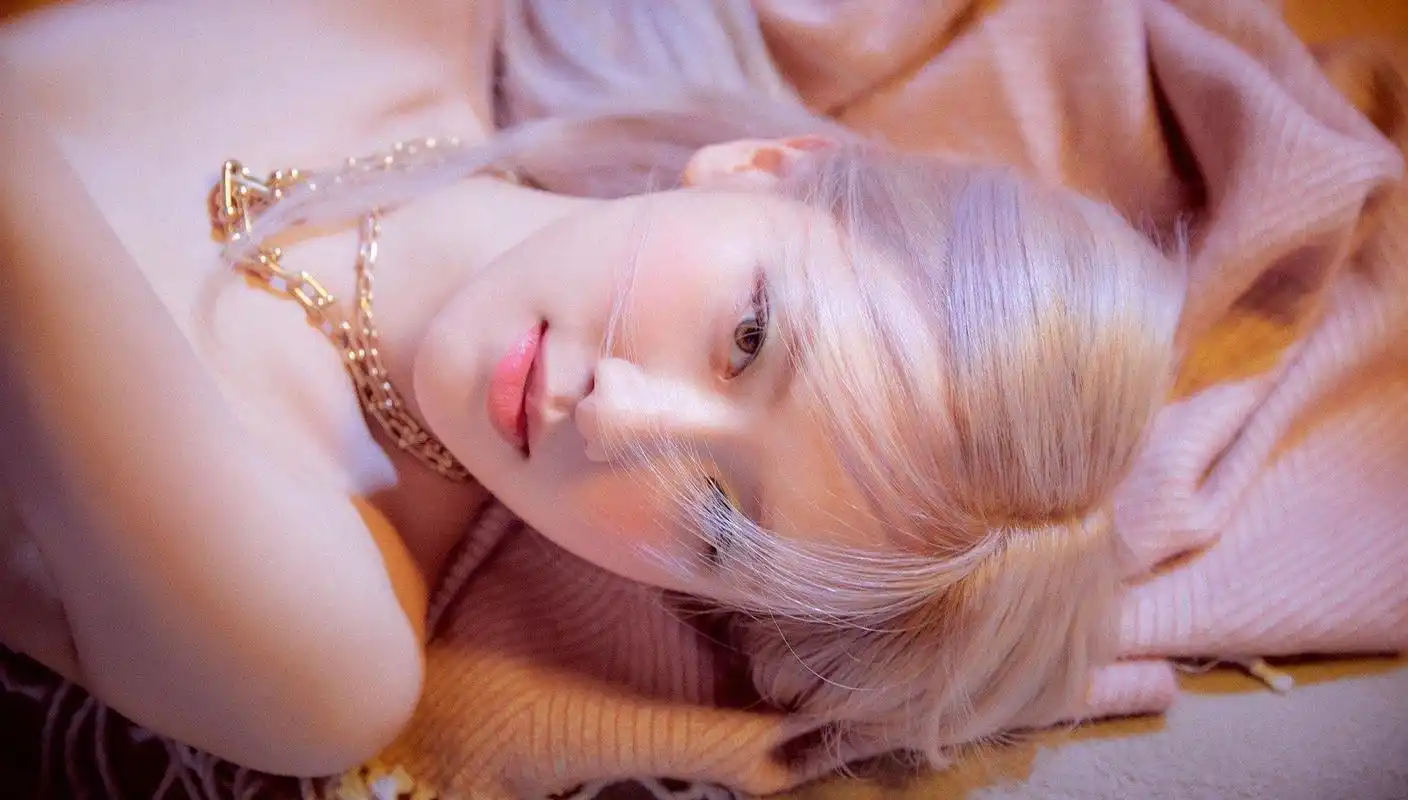 朴彩英空降顶奢代言人,与易烊千玺齐名,网友泼冷水:品牌认吗?