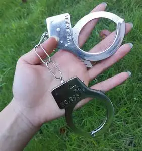 意美好 万圣节儿童金属手铐黑猫警长假手铐聚会装扮用品道具玩具