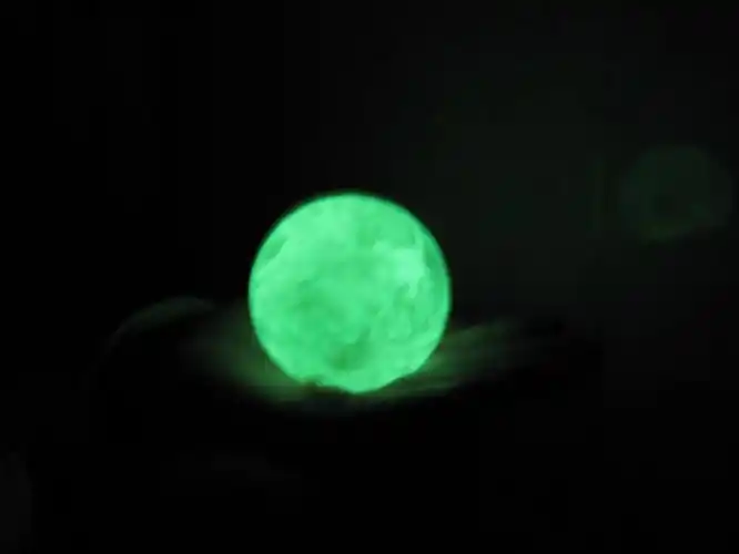 p>六方晶系陨石钻石的国际学名为(lonsdaleite),通常直译为"蓝丝黛尔