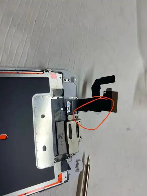 大佬们6s屏幕排线上正反面都有个贴纸