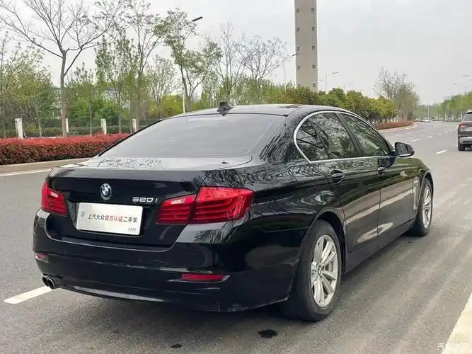 5系论坛>15年宝马520i进口,车况板正,内饰干净,电动座椅,棕>700_525