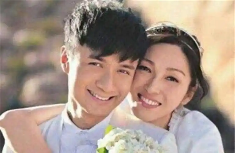 原创原创48岁古巨基发文庆生字字不离儿子52岁高龄妻子为啥不提