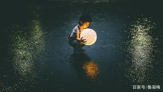 每个人的心中都有一盏灯,或明或暗