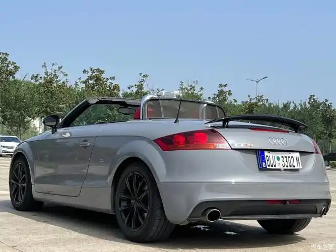出一台11年奥迪tt敞篷版超级帅