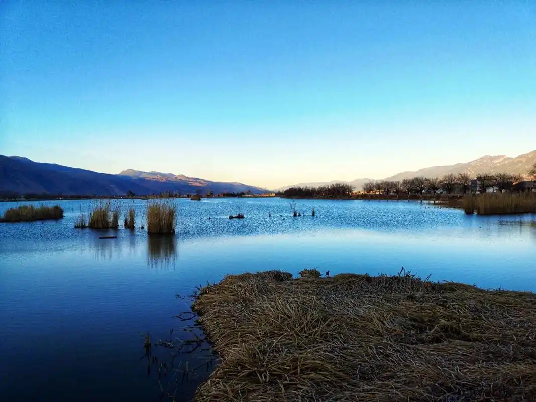 大理鹤庆丨草海国家湿地公园观日落     云南鹤庆东草海国家湿地公园