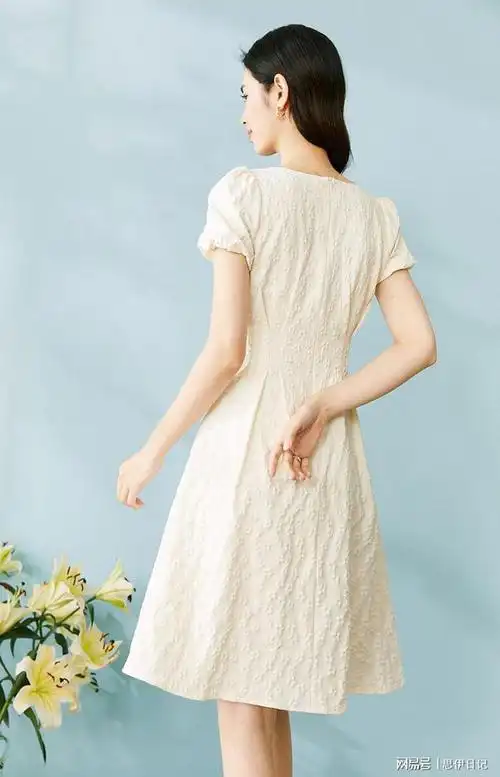 绝美的杏色提花连衣裙,清新淡雅的气质魅力,让你更具淑女范|裙子|浪漫