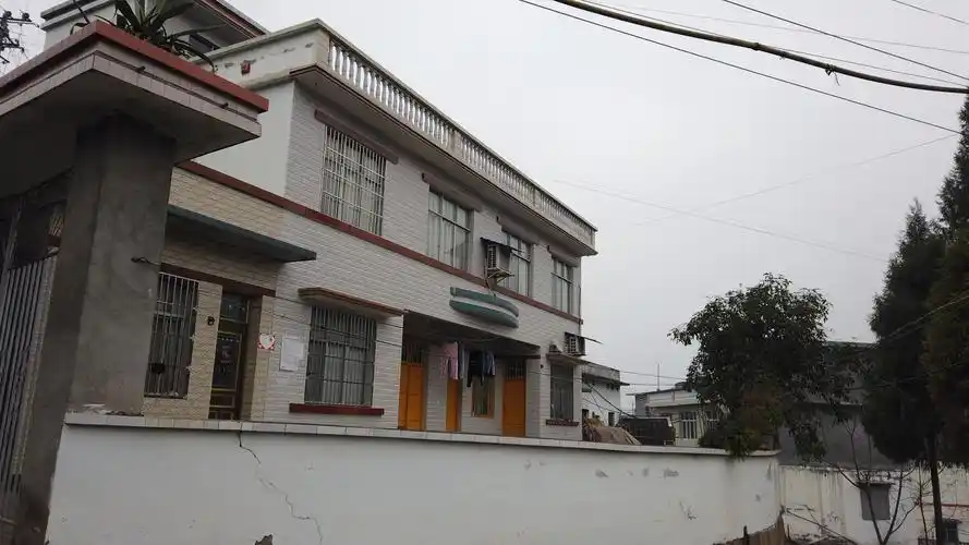 行走在四川的农村里,农民朋友修的这些小楼房,你最喜欢哪一栋?