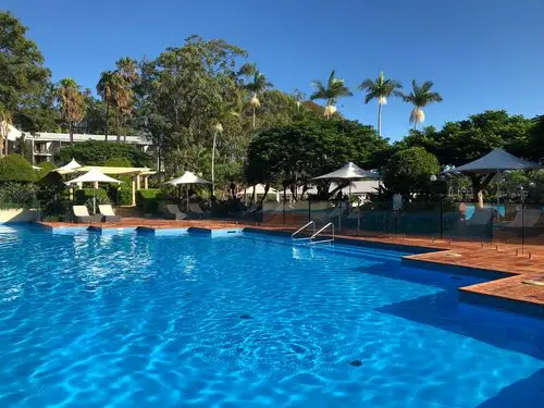 这是饭店的露天泳池