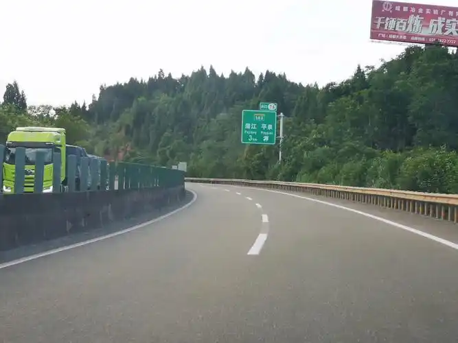 简阳天府机场通航后,成渝高速机场岔路口到成都段车辆通行极少