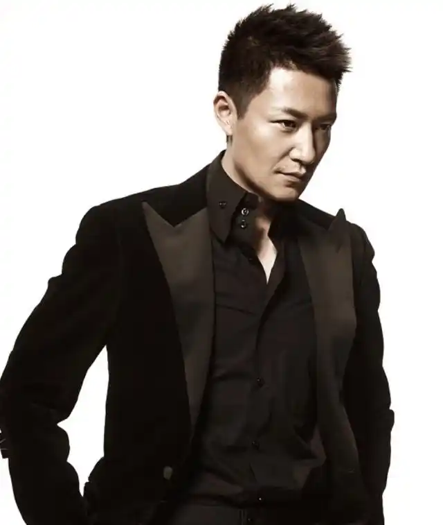 在《潜伏在黎明之前》播出后,不管是戏里还是戏外