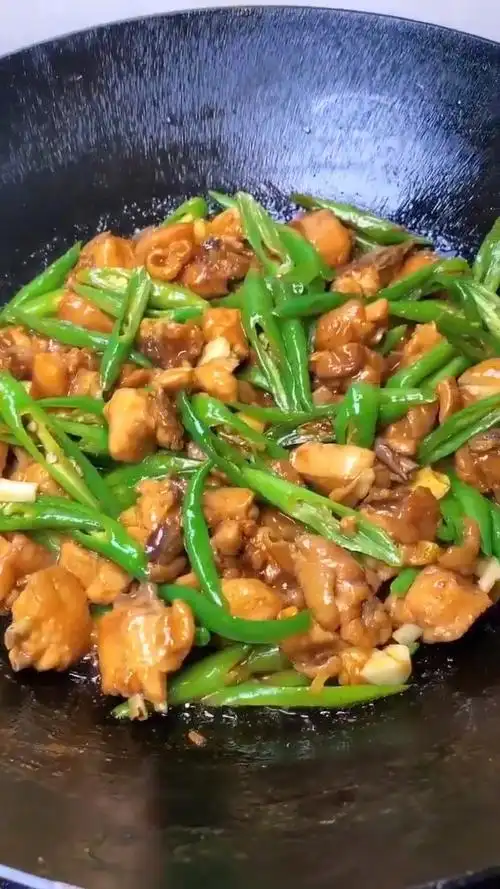 简单超下饭的青椒炒鸡,好吃又省事