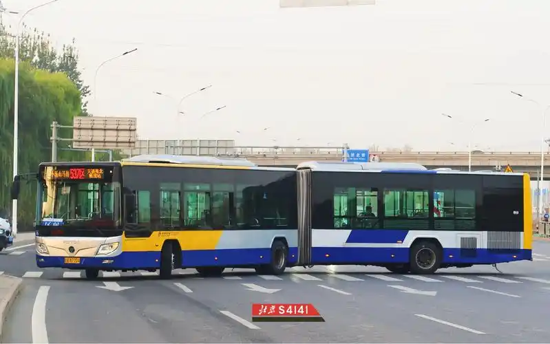 北京公交〗537路区间大福后22797天通苑北枢纽站内运行