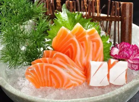 用三文鱼鱼尾做刺身好吃吗?吃刺身为什么要蘸芥末?_季翔的个人主页