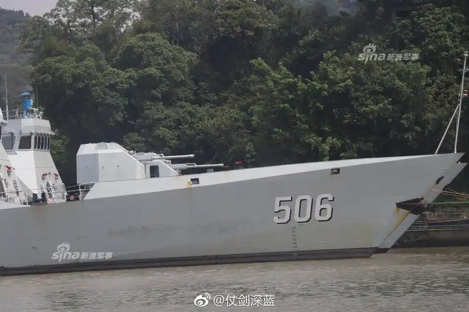 两只小虎解放军荆门号和唐山号056轻型护卫舰