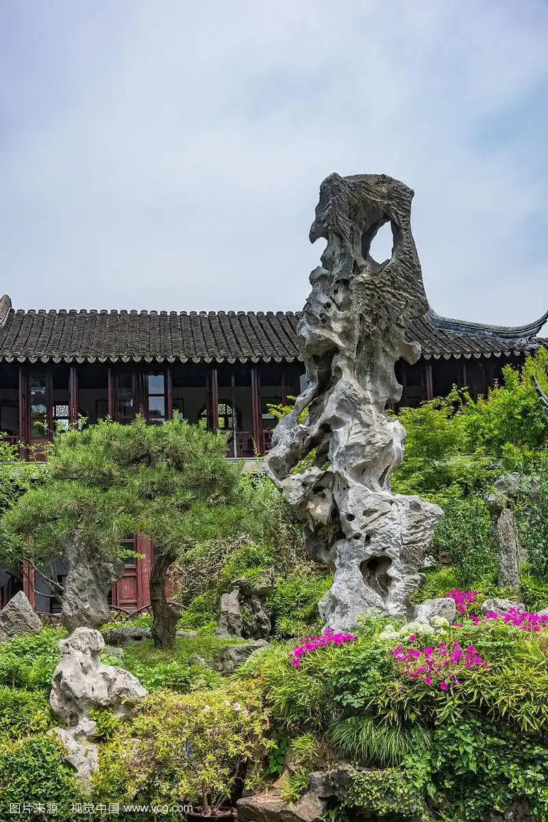 苏州留园著名的冠云峰