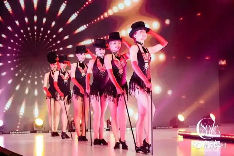 《日不落》等表演,蔡徐坤带来的《wait wait wait》,百老汇舞蹈,花树