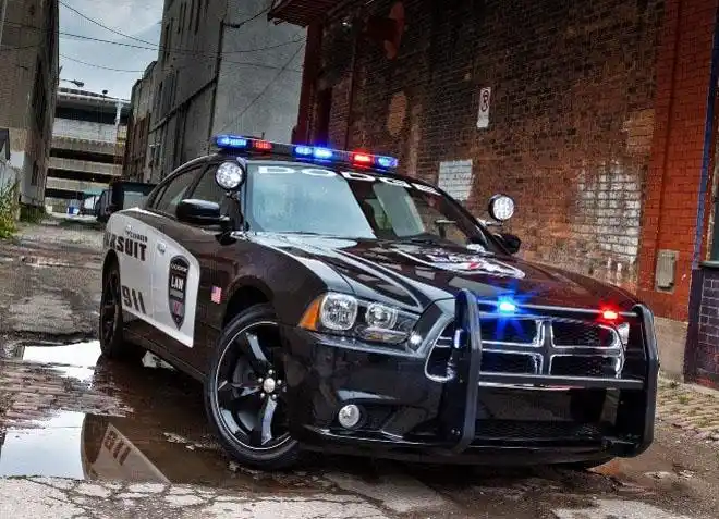 道奇 charger pursuit恐怕犯罪分子最担心被这款最先进的道奇警车追捕