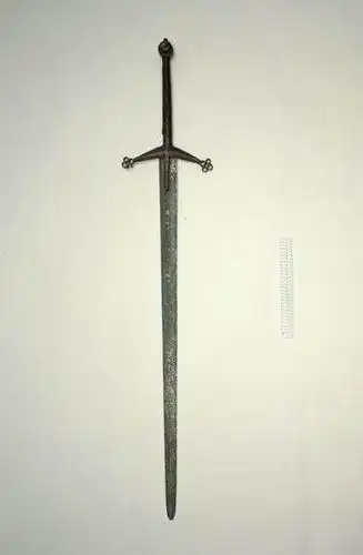 苏格兰阔剑claymore 欧洲的战争绘画中,长剑的劈砍能力也是不差的.