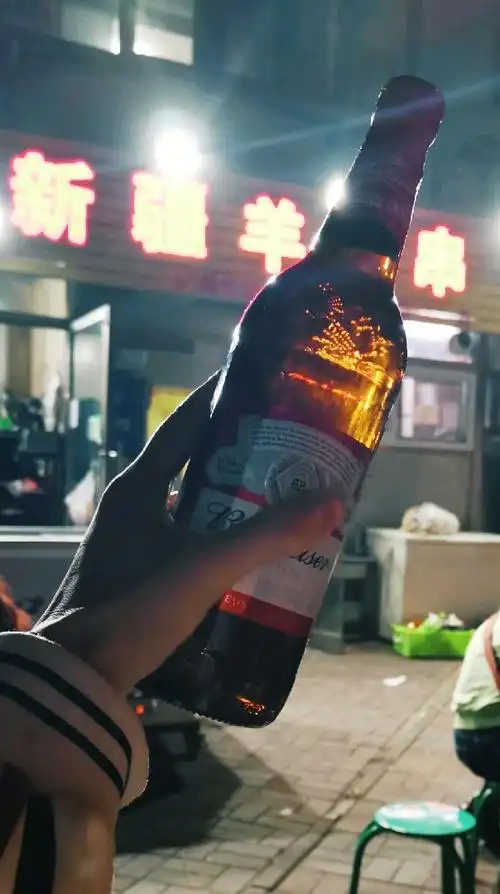 秋天的第一瓶啤酒不比奶茶热乎!如果没有那就来三瓶