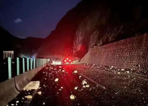 发生在深夜的地震,让云南保山市瓦窑镇的不少居民都措手不及.