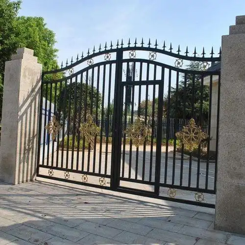 铁艺凯旋大门售后服务铁艺大门艺术,有着悠久的历史,铁艺材料和工艺的