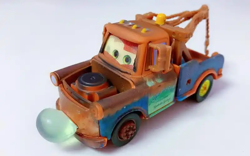 吹泡泡糖的板牙汽车总动员赛车总动员闪电麦昆