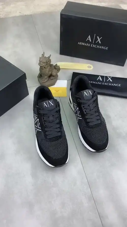 阿玛尼新款休闲运动男鞋 呈现一丝动感气息,营造洋溢年轻活力!