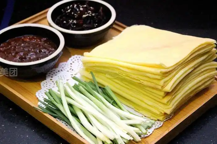煎饼卷大葱图片