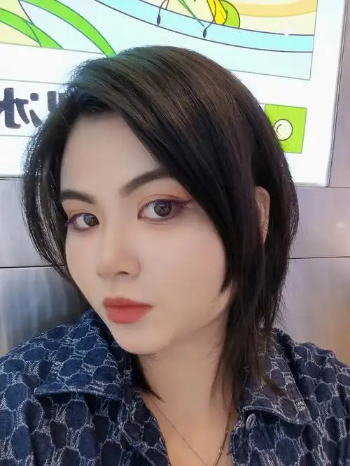 2022圆脸短发鲻鱼头