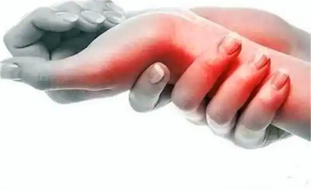 手发麻,是怎么回事?专家:别大意,很有可能是这几种疾病导致的