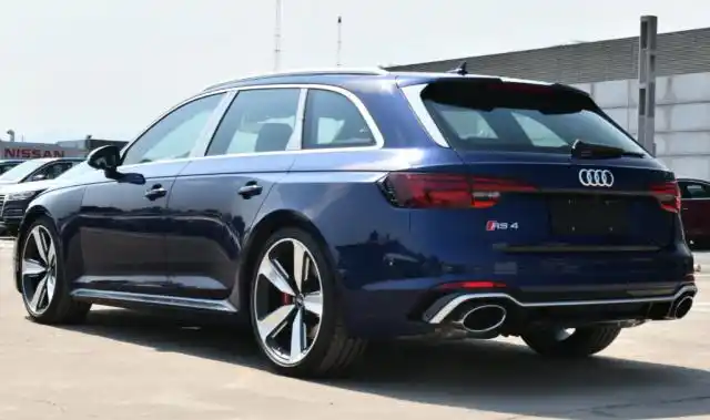 奥迪rs4 avant豪华版