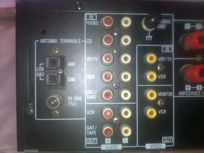 这款天龙功放怎么接音箱和电视啊?