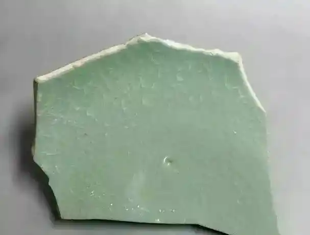 除了清凉寺以外,文庙和张公巷一代也出土过类汝窑天青色瓷器标本.