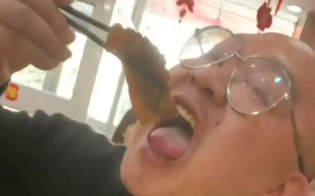 常熟阿诺吃把子肉 诺神贴可爱辣