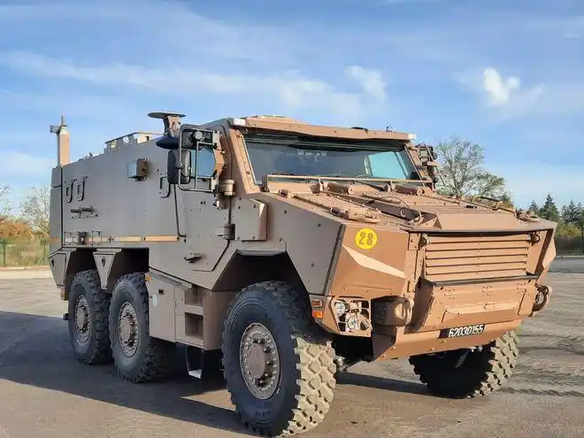 高大威猛高颜值的法国狮鹫轮式装甲车民用标准建造?_网易订阅