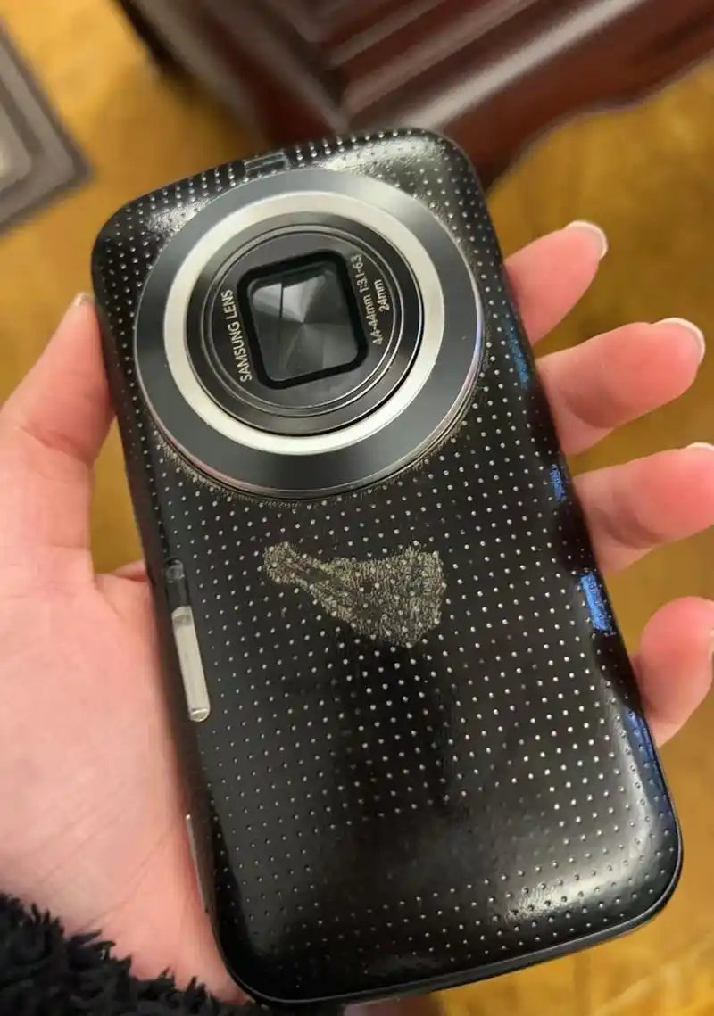 这部370元的三星手机,支持10倍光学变焦 机械伸缩镜头!