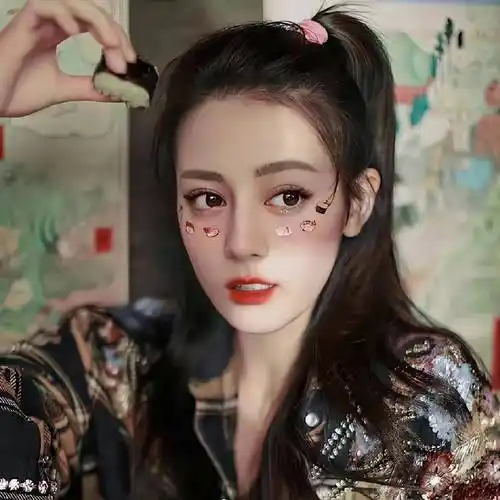 王俊凯,迪丽热巴的粉丝发小作文:有的感动,有的无理取闹_合作_王一博