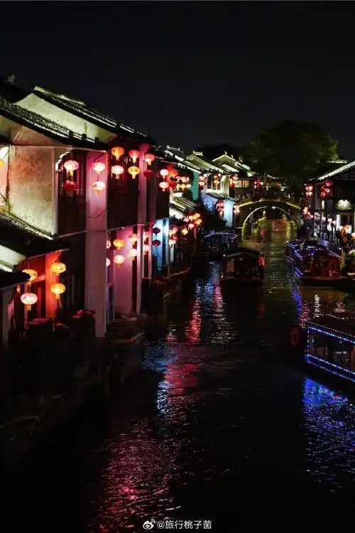 夏天总要去趟苏州吧#  听听吴侬软语,走走平江路  都说平江路是"苏州