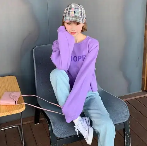 紫色卫衣怎么搭配下身