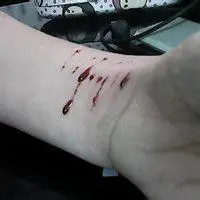 自残动漫图片照片【点击鼠标右键下载】