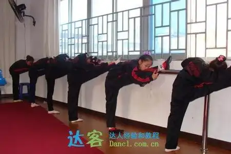 详图细解如何压腿压腿的正确方法